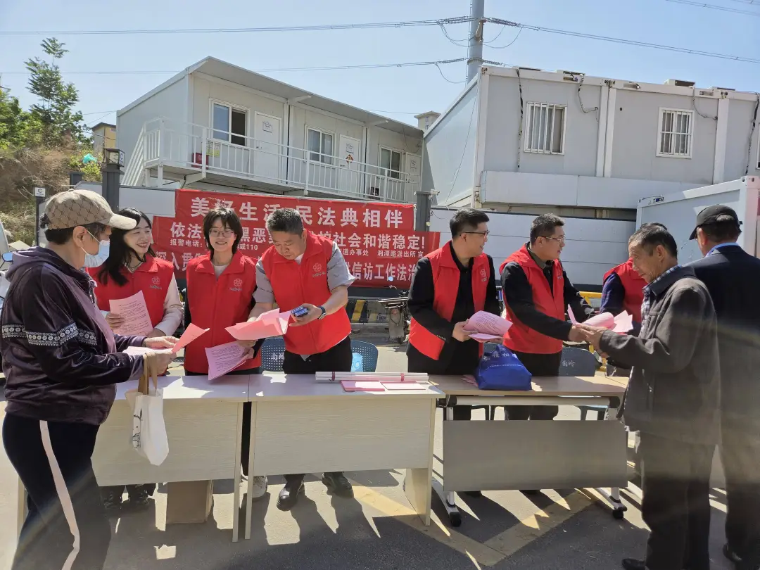 典润市井 法暖民心｜卓润所姜园、吴苗苗律师参与民法典宣传月，普法赶大集
